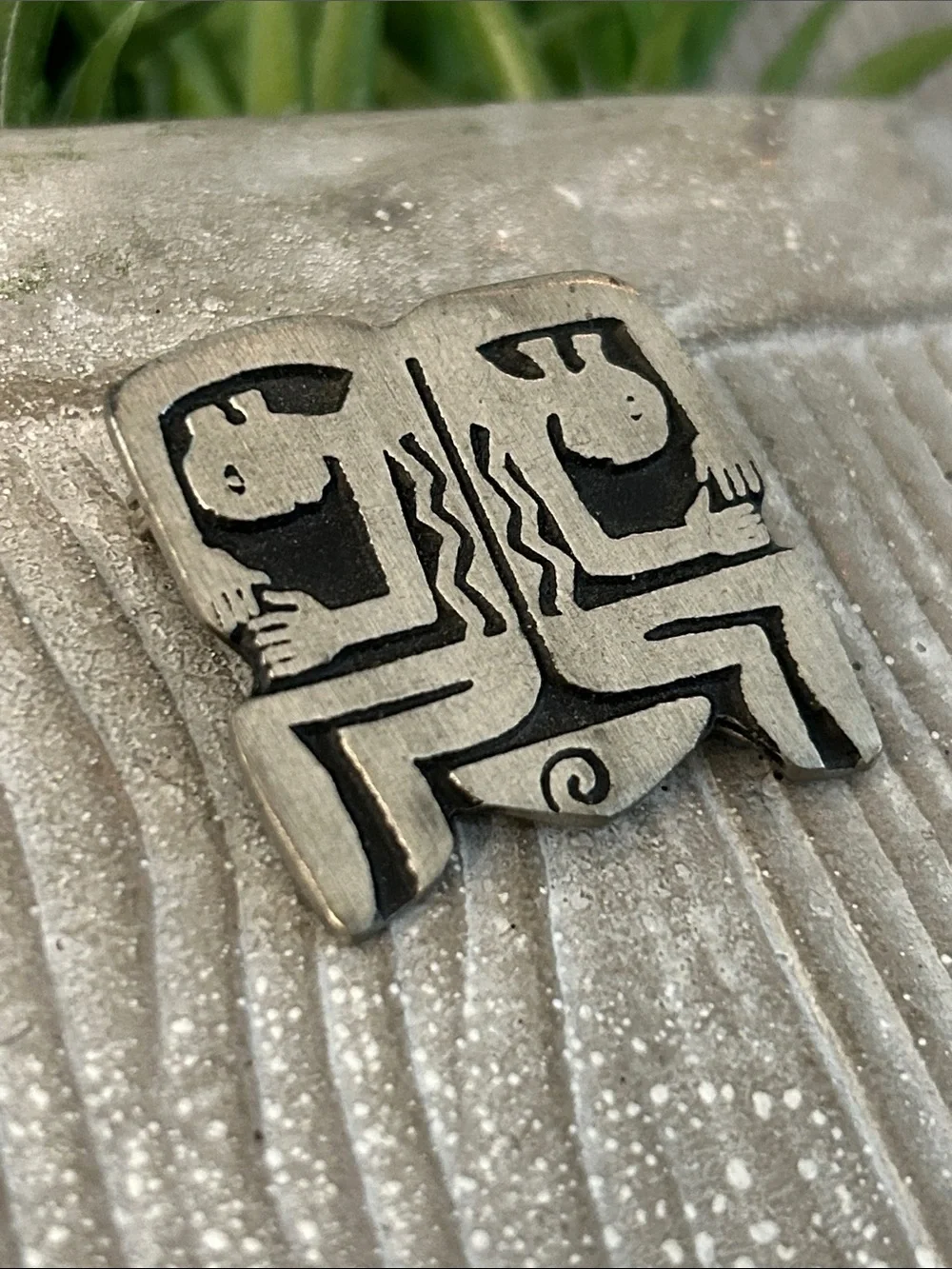 Alice Seely Silver-Tone Double Figure Art Pin - Modern Tribal Design Y2K 2000